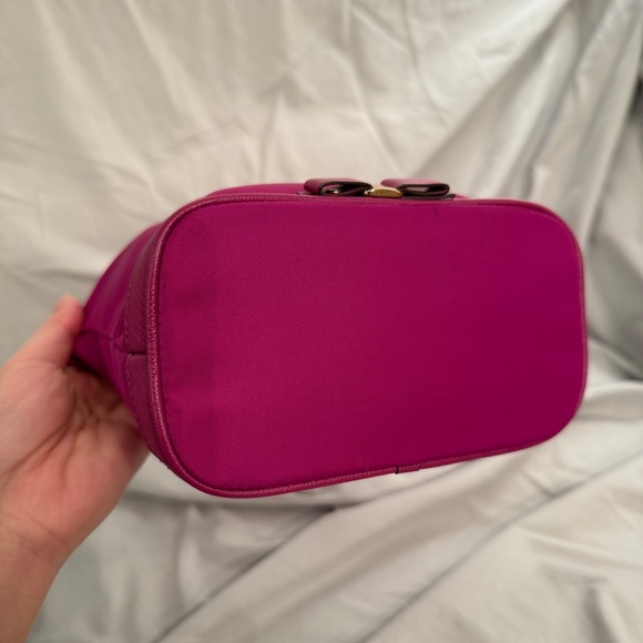 Ferragamo purple nylon zipped shoulder bag (authentic) - Picture 5 of 11